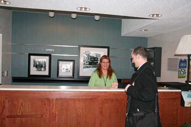 Sonesta Essential Ames Motel Interior photo